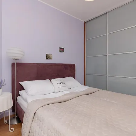 Cozy With Parking In Ursus By Renters