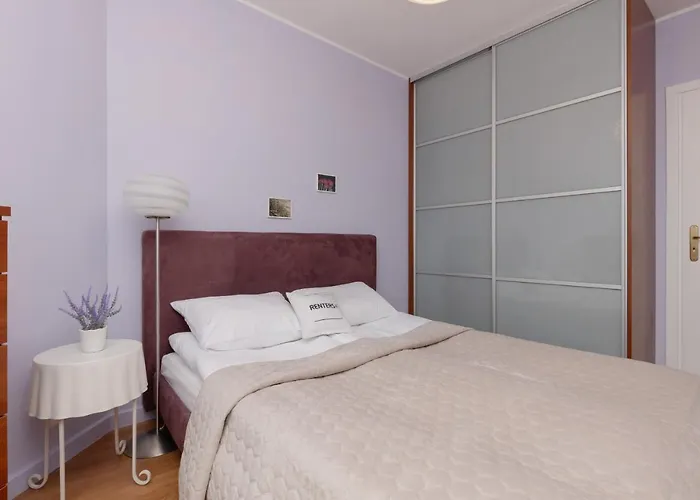 Cozy With Parking In Ursus By Renters